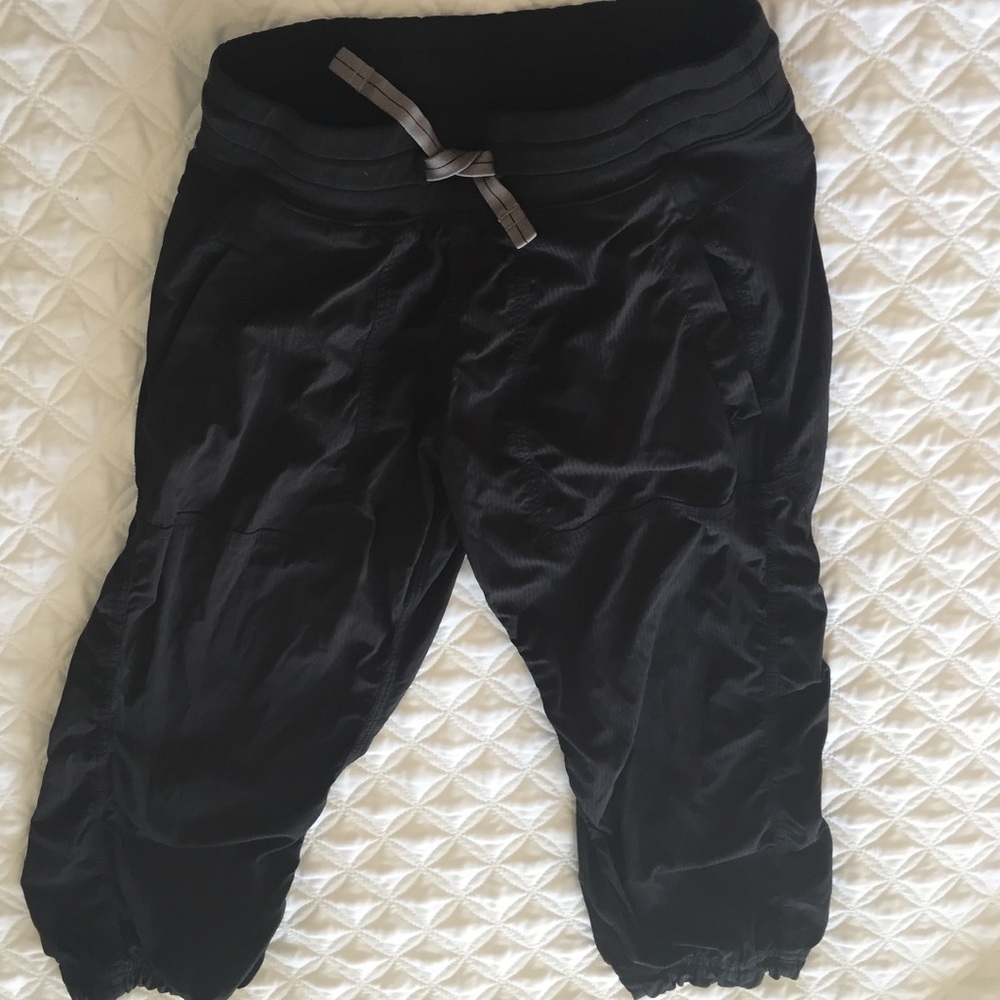 COMFY CUTE IVIVVA LOUNGING CAPRIS